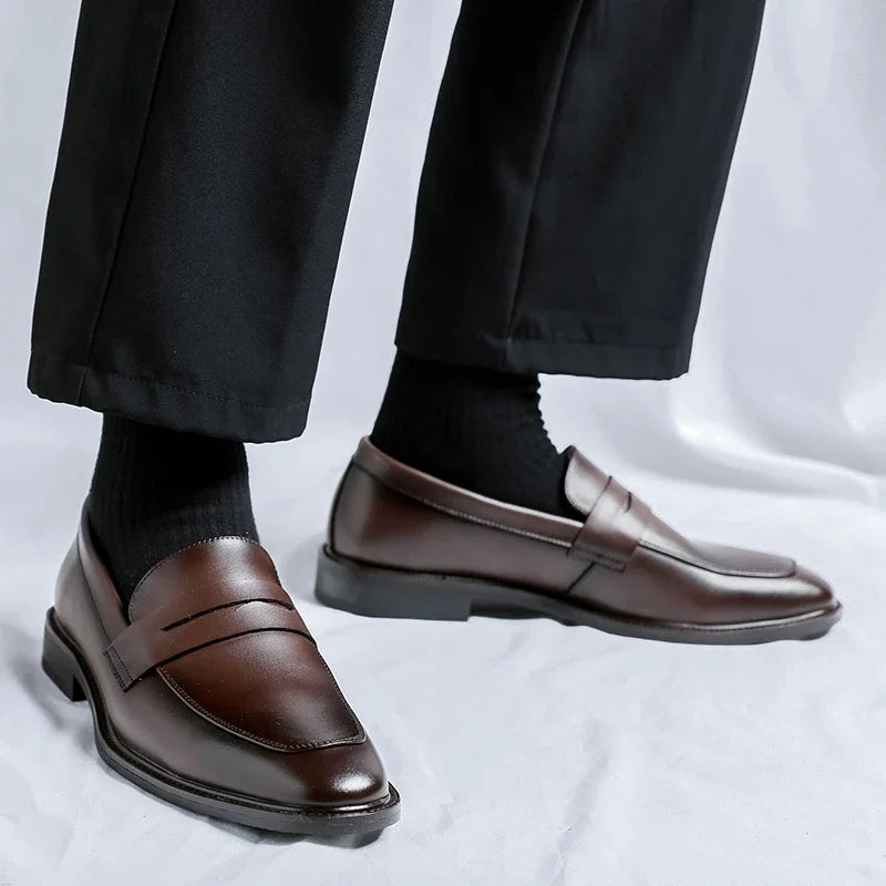 Mocassins en cuir marrons pour homme style old money