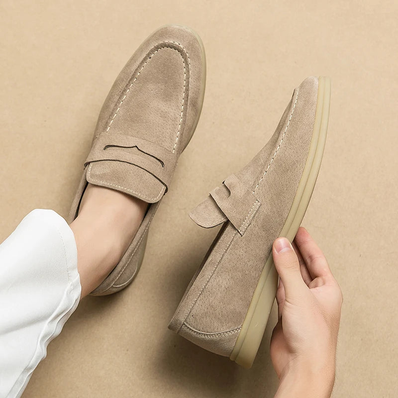 Mocassins en daim de vache beige pour homme style old money