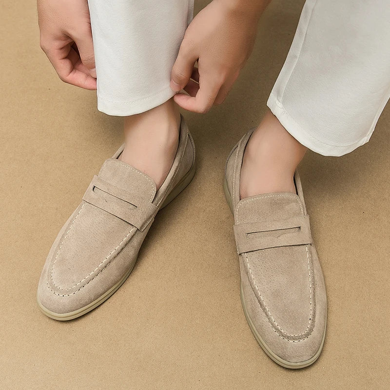 Mocassins en daim de vache beige pour homme style old money