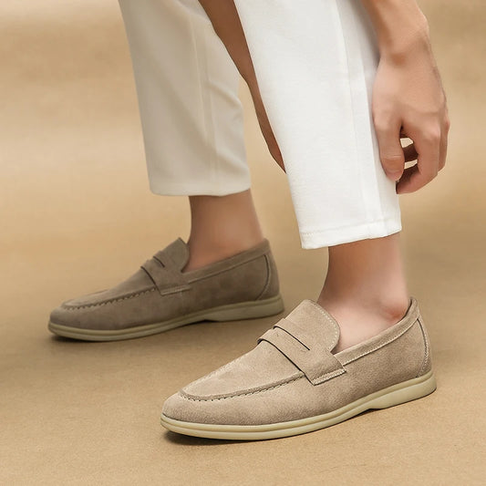 Mocassins en daim de vache beige pour homme style old money