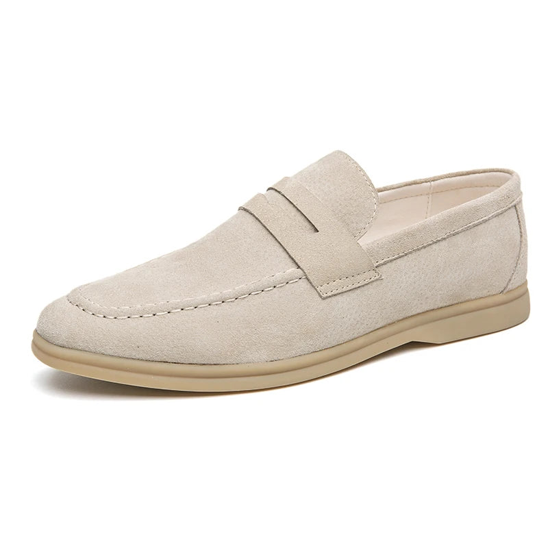 Mocassins en daim de vache écru pour homme style old money