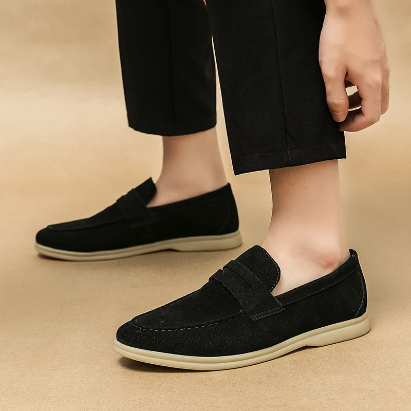 Mocassins en daim de vache noir pour homme style old money