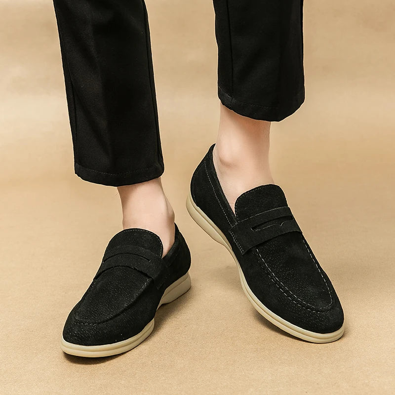 Mocassins en daim de vache noir pour homme style old money