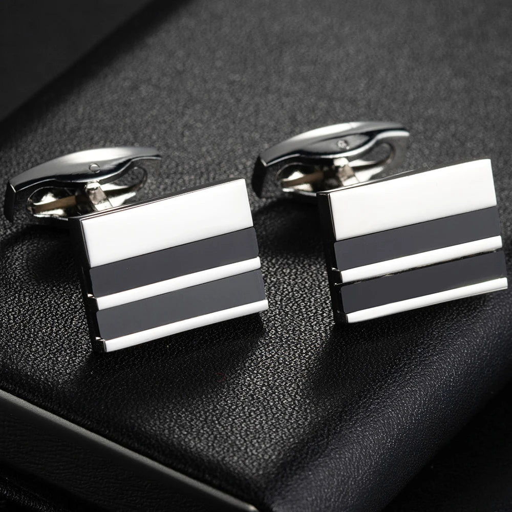 Boutons de manchette rectangulaire en métal noir mat et argent, accessoire sobre et chic pour une tenue élégante