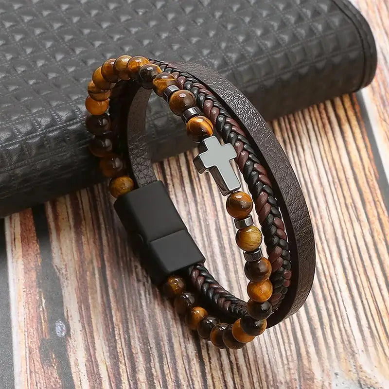 Bracelet en cuir tressé marron avec fermoir en acier inoxydable, symbole croix, accessoire tendance et intemporel