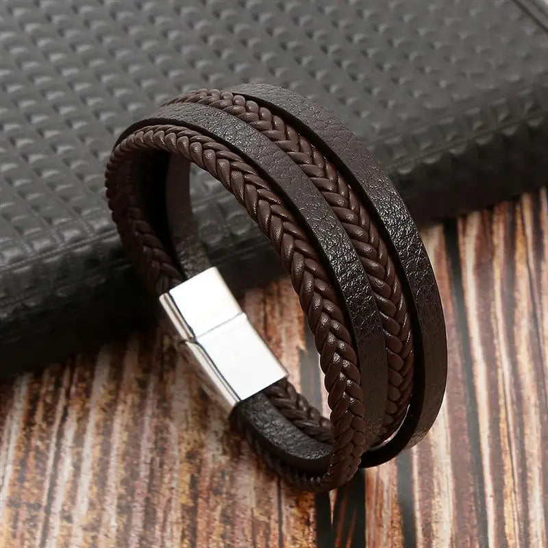 Bracelet masculin en cuir marron tressé, accessoire intemporel et raffiné