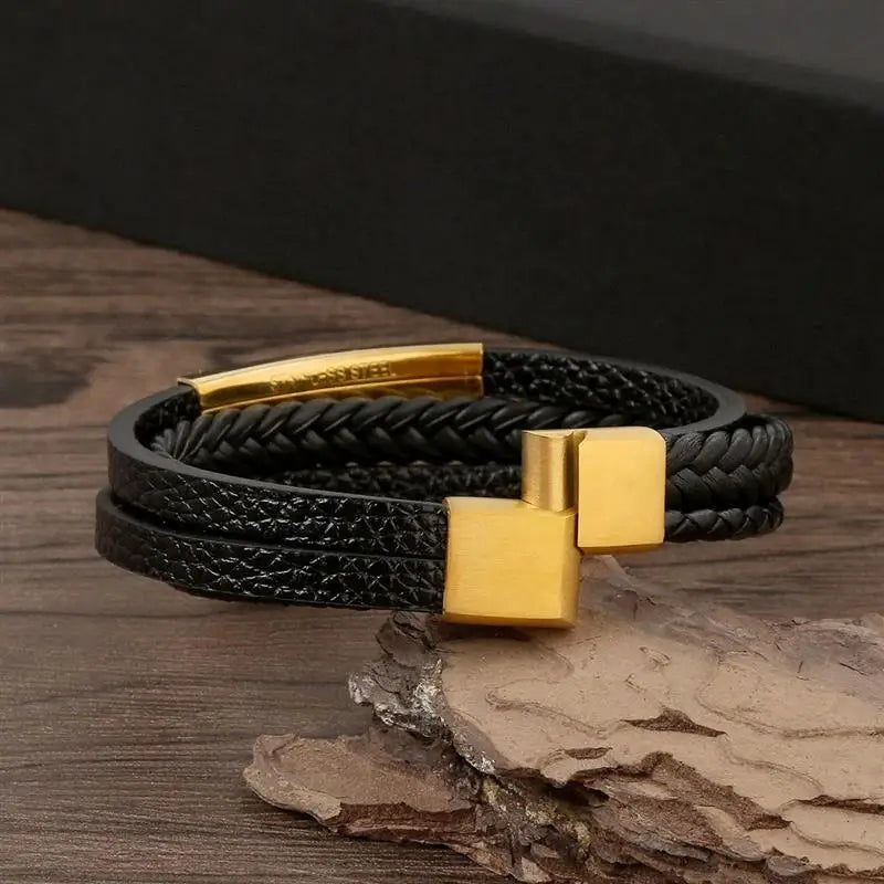 Bracelet en cuir tressé noir avec plaque en acier inoxydable, plaqué or, zoom sur le fermoir