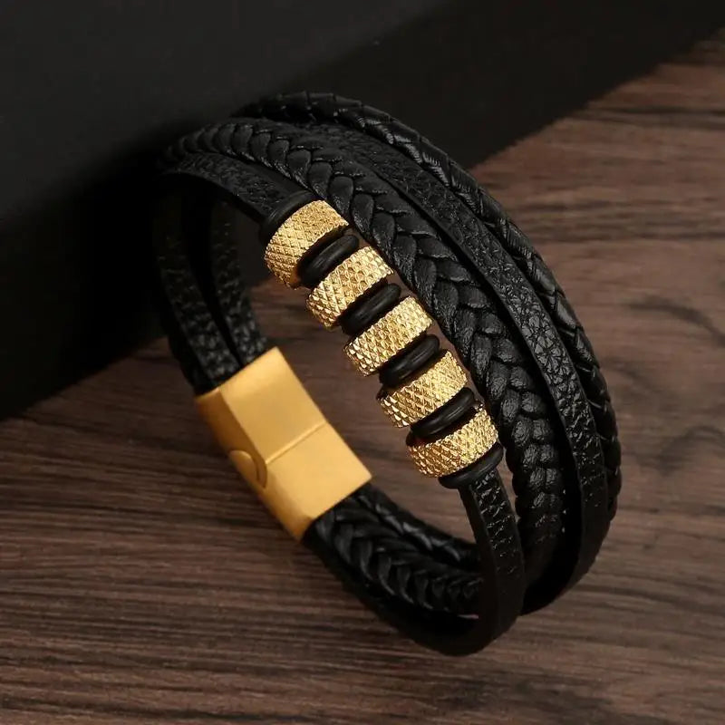 Bracelet homme en cuir avec détails métalliques en or plaqué, alliance parfaite du style et de la robustesse