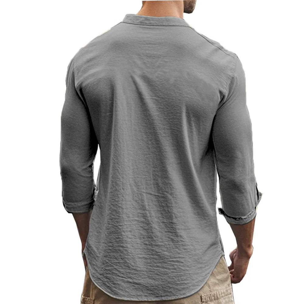hemise grise en lin et coton pour homme, vue de dos, avec col marin et coupe ajustée, offrant un style sobre et sophistiqué.