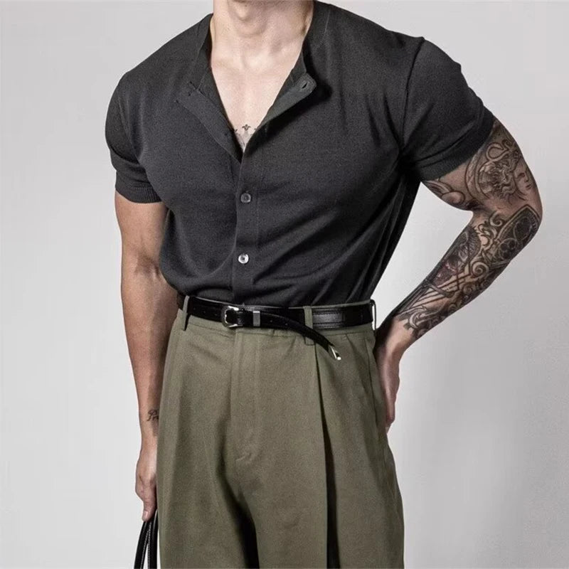 Chemise noire manches courtes en tricot ajusté, élégance old money homme