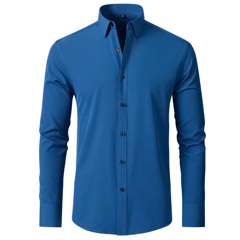 Chemise classique revisitée, coloris bleu vif, coupe cintrée et tissu stretch, alliant confort et élégance intemporelle.