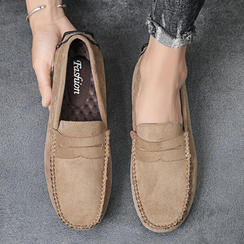 Mocassins en daim beige pour homme avec semelle caoutchouc souple