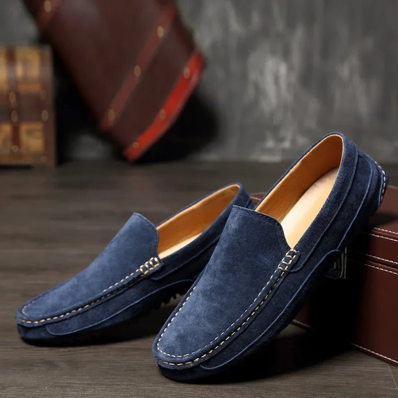 Mocassins bleu marine homme en daim artisanal, à enfiler, style bateau élégant et intemporel