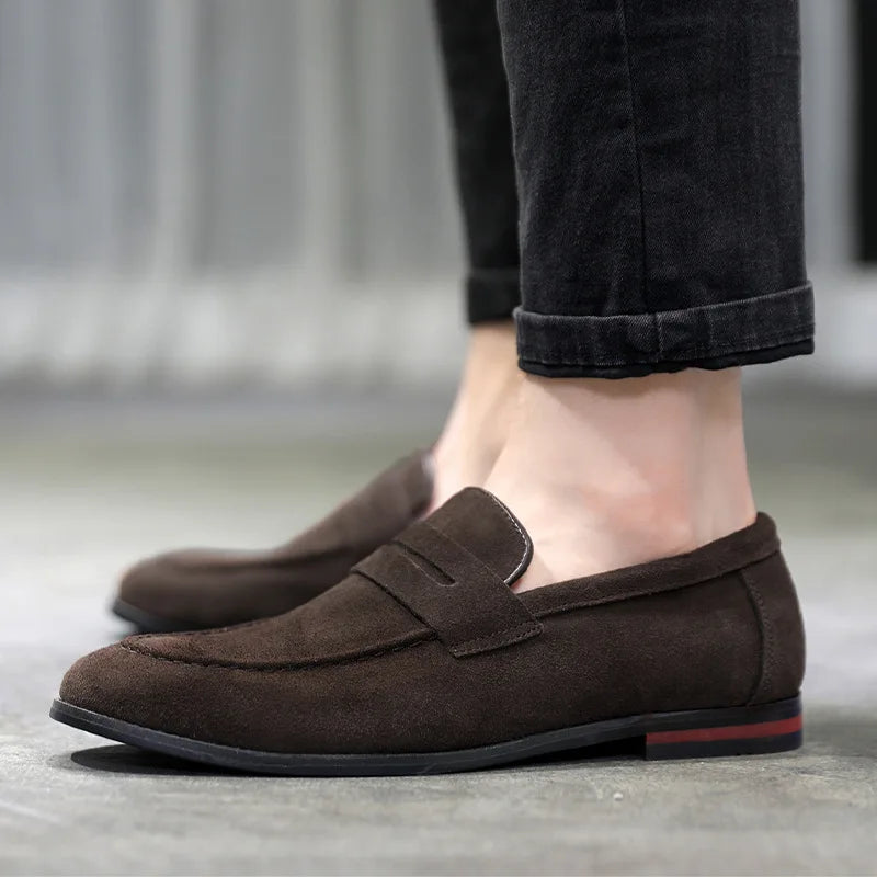 Mocassins marron foncé homme, classiques, faciles à enfiler, look élégant, zoom matière de qualité