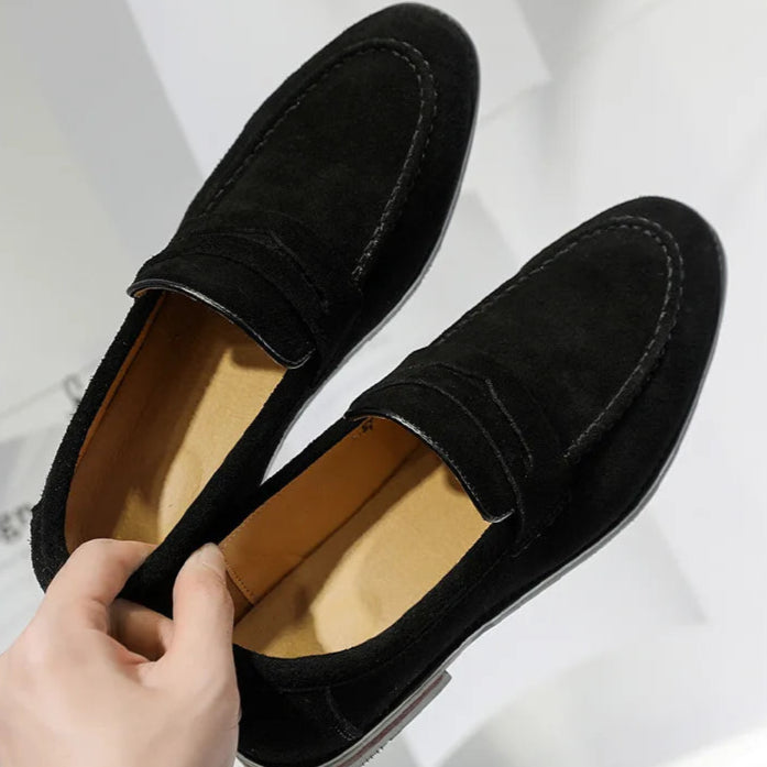 Chaussures noires homme, style mocassin classique, à enfiler, look chic, zoom matière de qualité