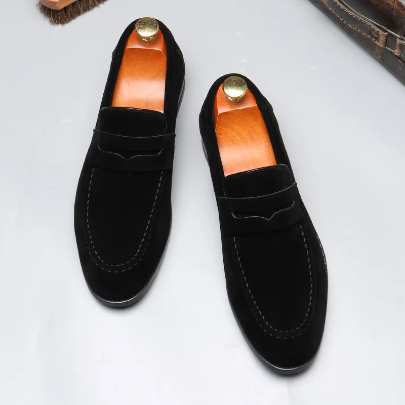 Chaussures noires homme, style mocassin classique, à enfiler, look chic et décontracté, en daim