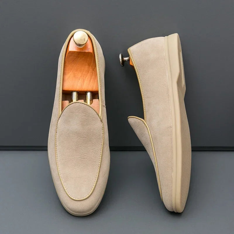 Mocassins plats en daim de vache pour homme couleur écru style old money