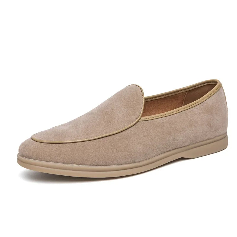 Mocassins écru plats en daim de vache pour homme style old money