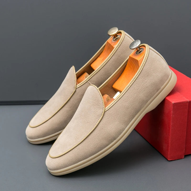 Mocassins plats en daim de vache pour homme couleur écru style old money