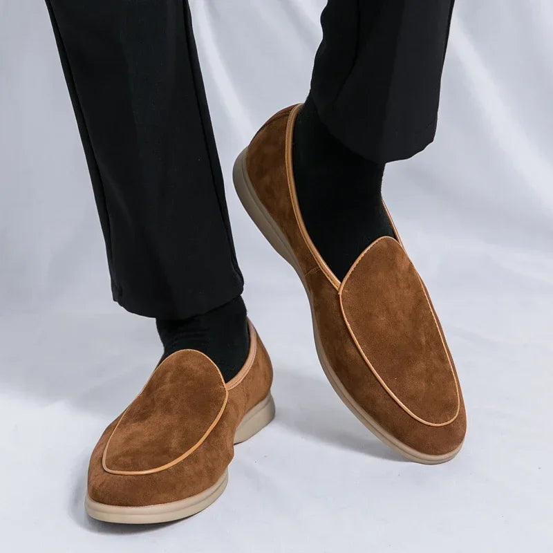 Mocassins plats en daim de vache marron pour homme style old money