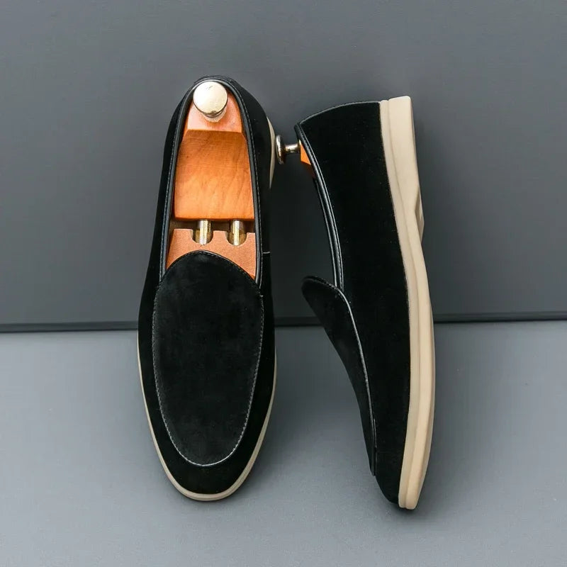 Mocassins plats noirs en daim de vache pour homme style old money