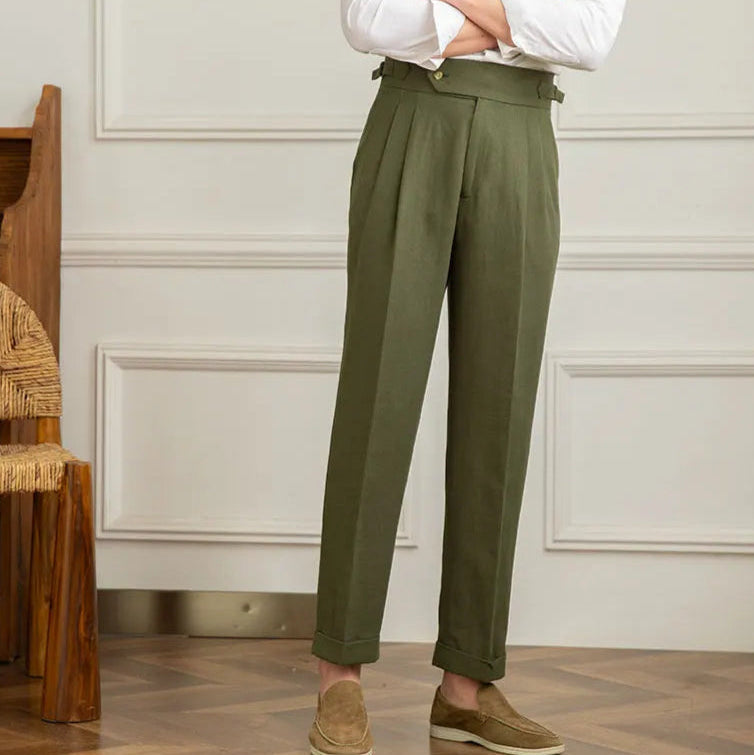 Pantalon BEAUMONT vert en lin et coton, finitions soignées au niveau des poches et des plis pour un rendu impeccable