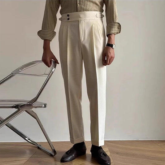 Pantalon de costume Balmoral beige, style intemporel et prestance Old Money, plis marqués, coupe droite et tombé impeccable