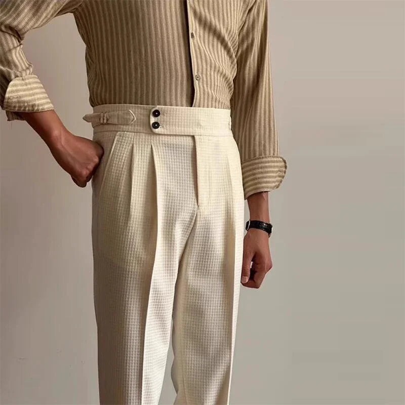 Style Old Money avec le pantalon Balmoral beige, tissu gaufré, silhouette noble et moderne