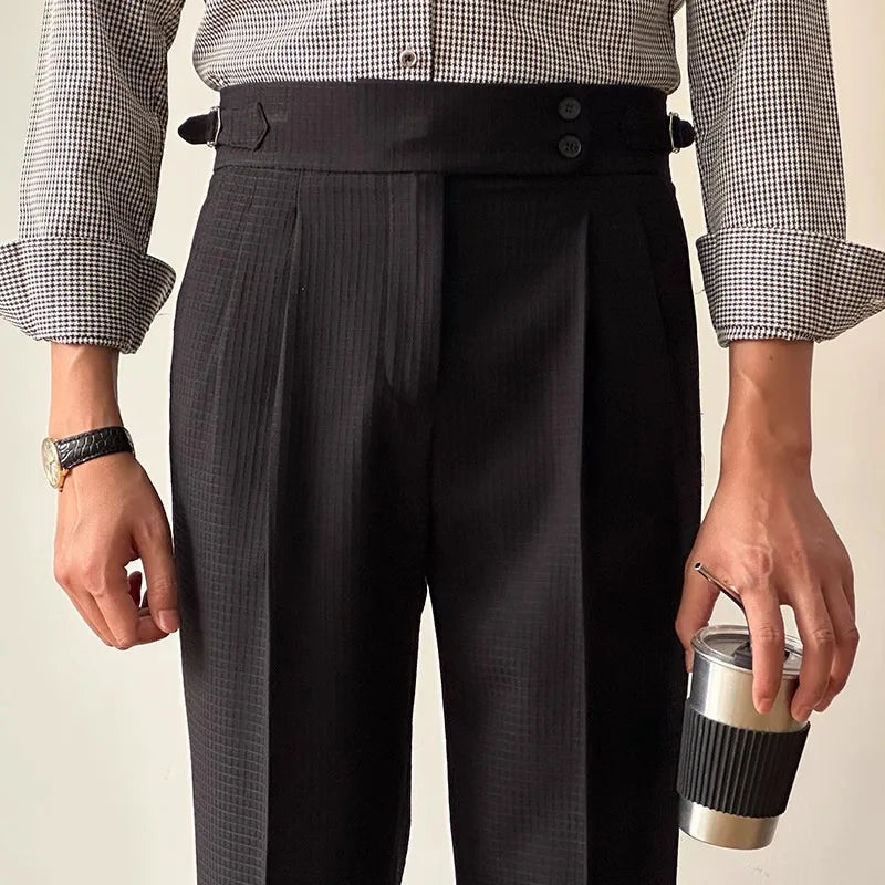 Pantalon de costume Balmoral noir, style intemporel et prestance Old Money, ceinture large à deux boutons, double ajustement latéral à pince