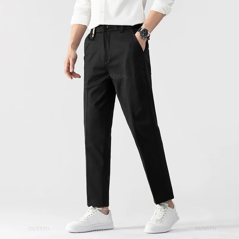 Pantalon VAUBERT en noir. Un essentiel du vestiaire masculin, entre sophistication et décontraction