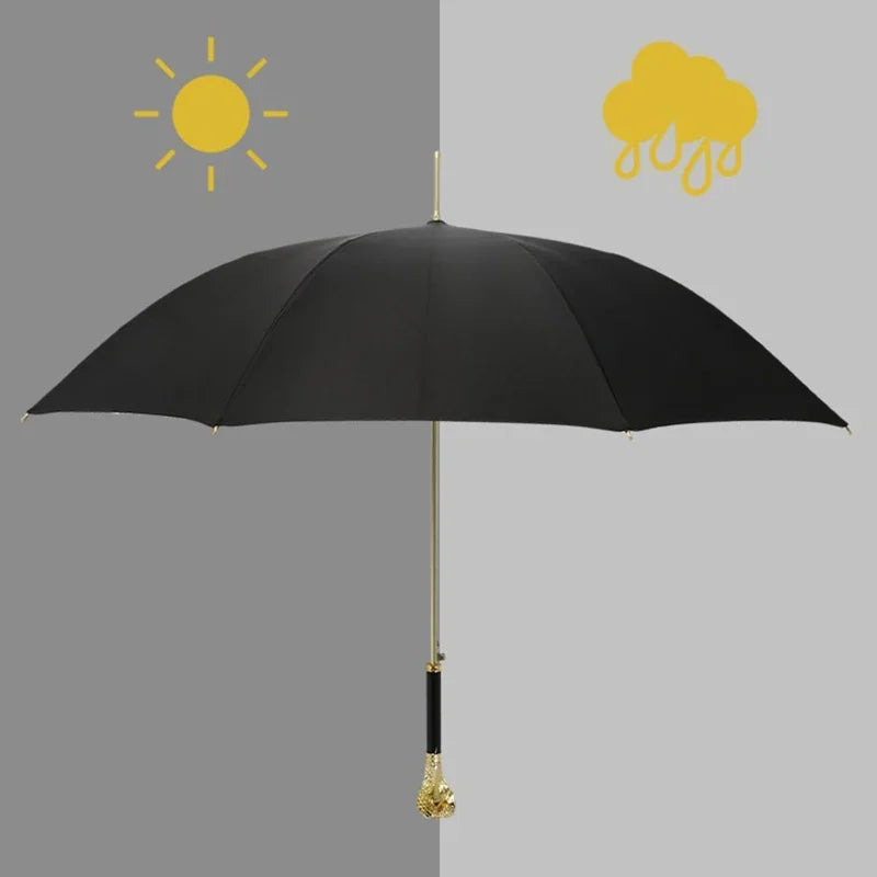 Parapluie de luxe à sceptre tête de serpent en position debout, mettant en avant son design rétro et élégant, avec une poignée en or, parfait pour les amateurs de luxe et de style.