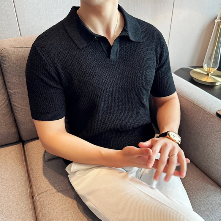 Polo noir tendance, inspiré du style Old Money