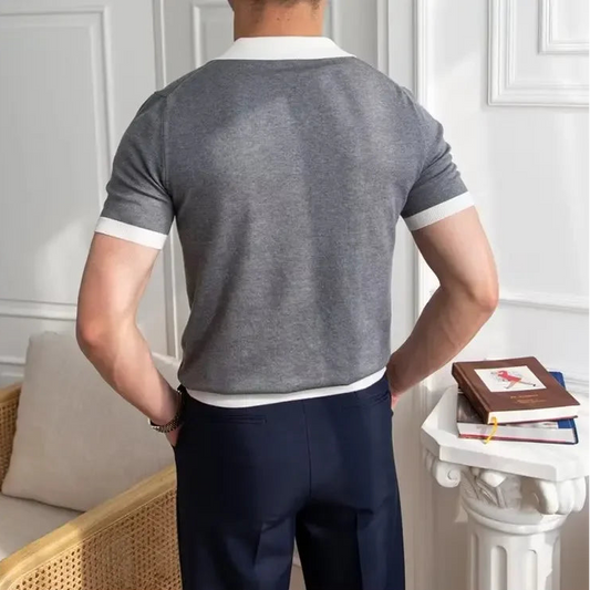 Polo bicolore gris et blanc pour homme, style old money vue de dos