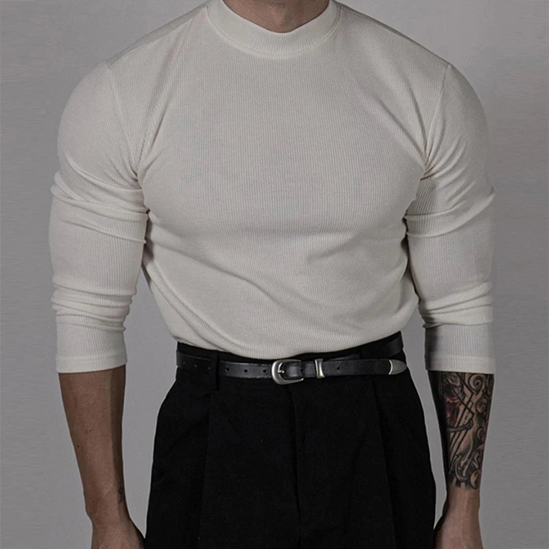 Pull EZEKIEL blanc en tricot fin côtelé, coupe slim et col montant, parfait pour une allure élégante et lumineuse.