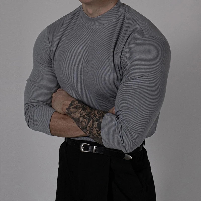 Pull EZEKIEL gris en tricot fin, offrant un équilibre parfait entre confort et sophistication.