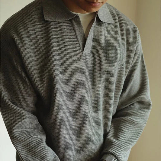 Pull ZACHARY gris avec col rabattu en tricot de laine et polyester. Style vintage et chic, manches longues, héritage old money.