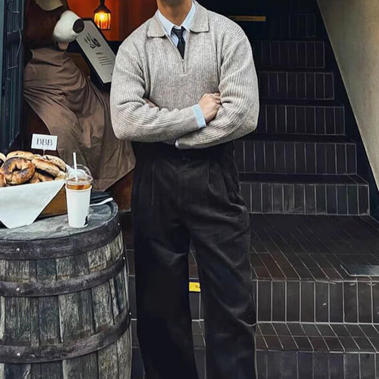 Pull HARVEY beige, laine douce avec col zippé rabattu. Un vêtement polyvalent, idéal pour le bureau ou une sortie décontractée, alliant confort et élégance.