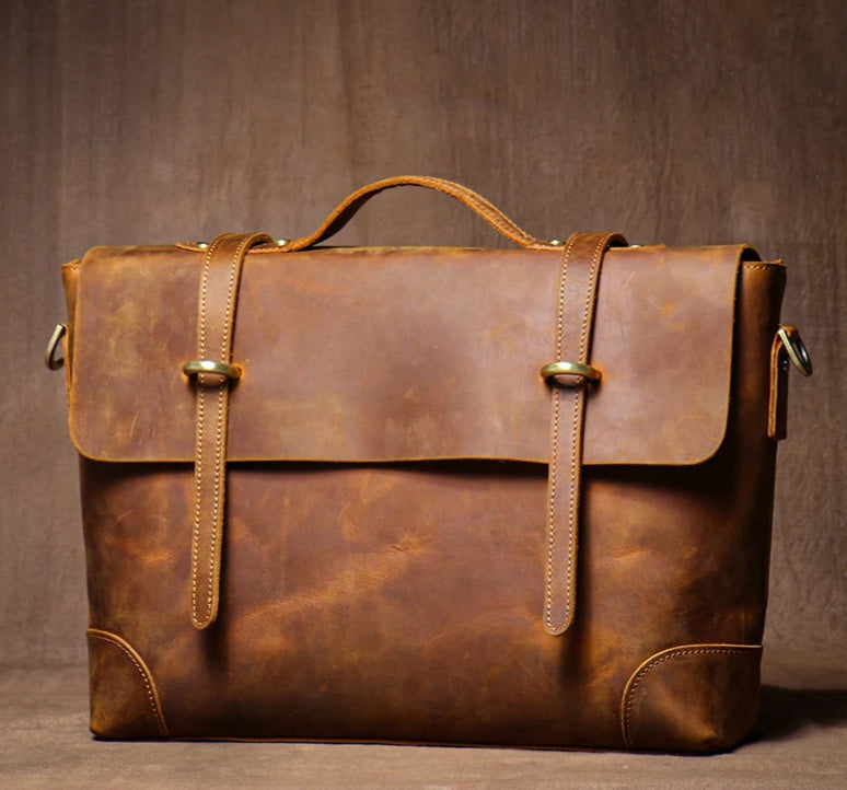 Sac porte-documents en cuir marron clair, vue arrière avec détails des coutures