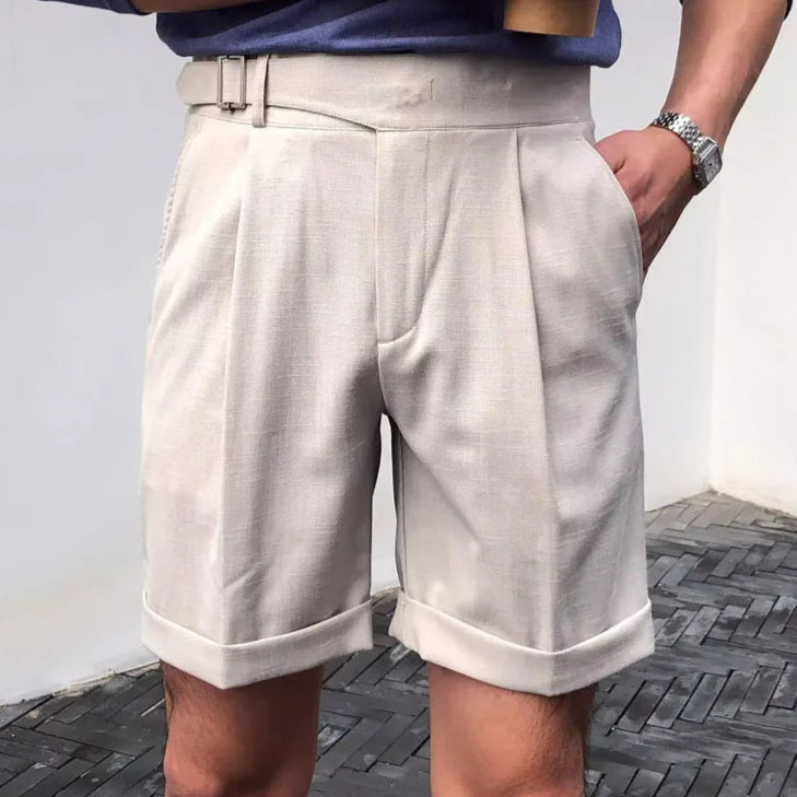 Short ARSÈNE beige pour homme, coupe italienne élégante et structurée. Un modèle habillé au charme discret, parfait pour les beaux jours.