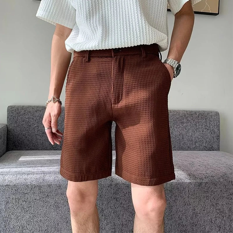 Short BASIL homme marron – Style vintage italien, matière gaufrée originale, coupe droite confortable pour un été distingué