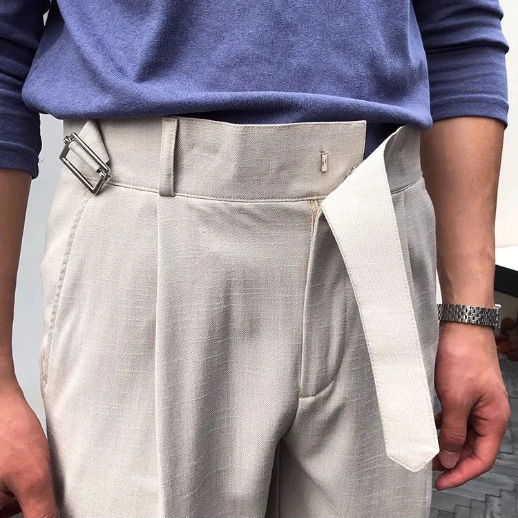 Short ARSÈNE beige pour homme, coupe italienne élégante et structurée. Un modèle habillé au charme discret, parfait pour les beaux jours.