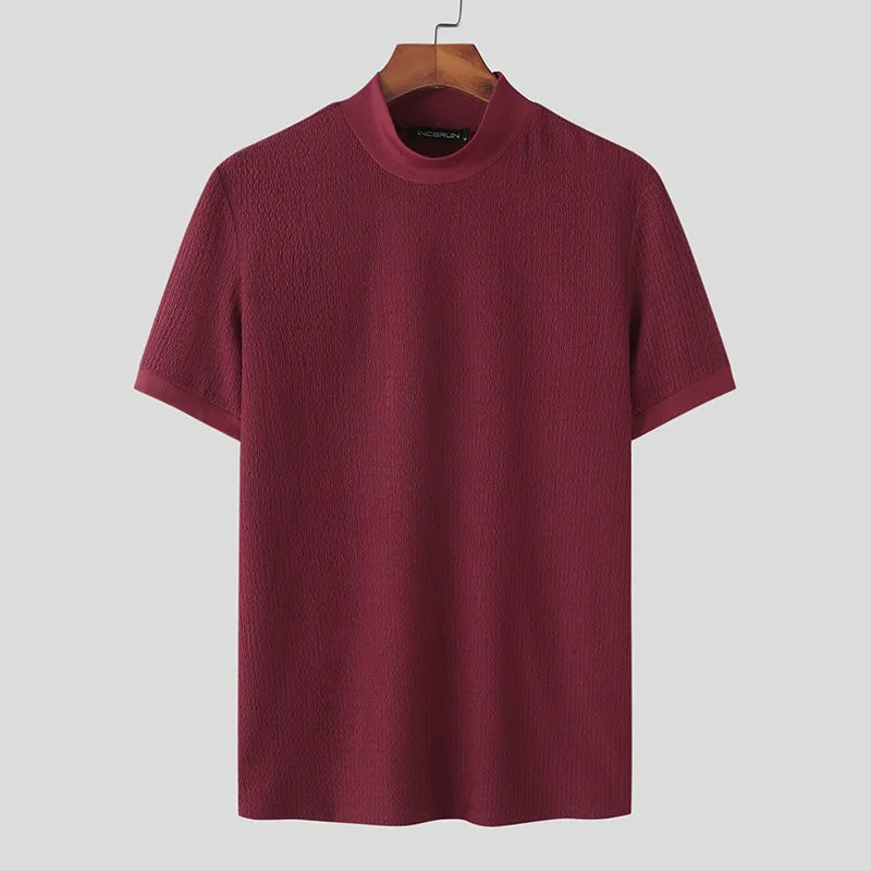 T-shirt pull col montant bordeaux, une pièce mode au style old money