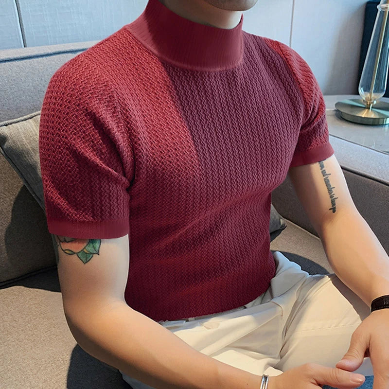 T-shirt pull en tricot bordeaux, col montant et coupe slim tendance