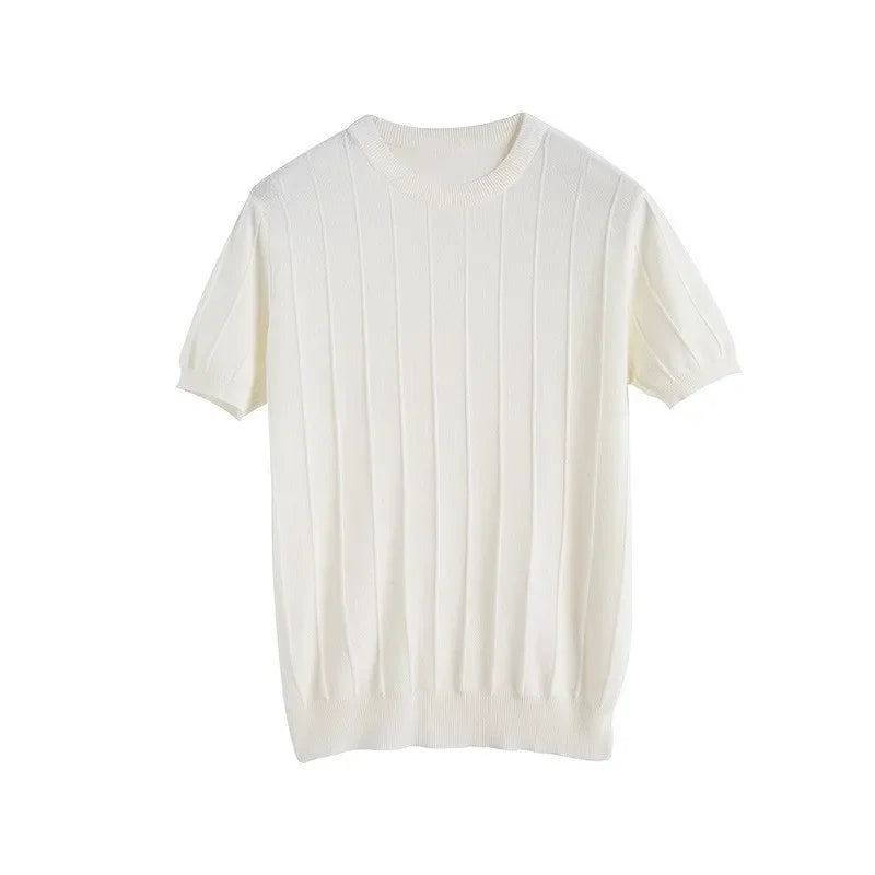 T-shirt blanc élégant, avec une coupe fluide et confortable, pour un style soigné et décontracté.