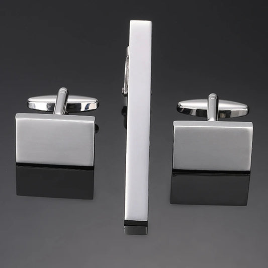 Ensemble boutons de manchette rectangulaires en métal argenté et pince cravate assortie, modernité et sophistication