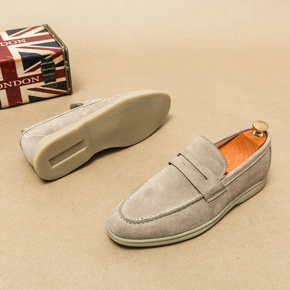 Mocassins en daim de vache beige pour homme style old money  