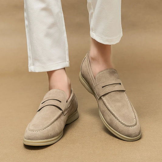 Mocassins en daim de vache beige pour homme style old money  