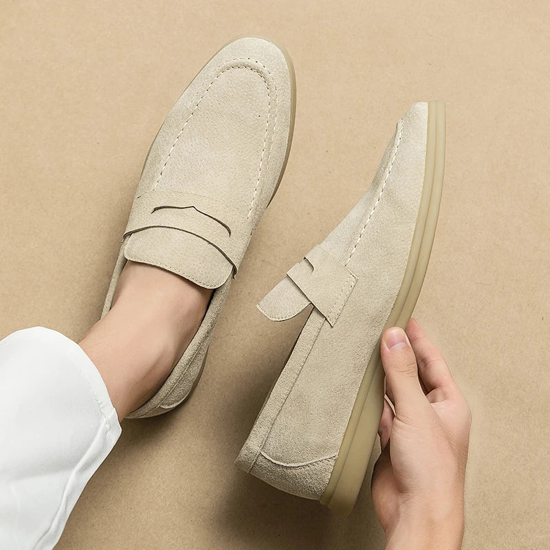 Mocassins en daim de vache noir pour homme style old money  