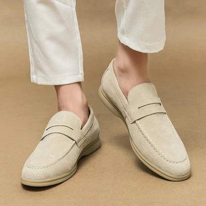 Mocassins en daim de vache écru pour homme style old money  