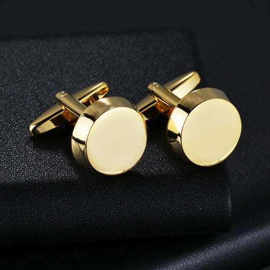 Accessoire masculin chic : boutons de manchette en or, élégance intemporelle pour un look old money